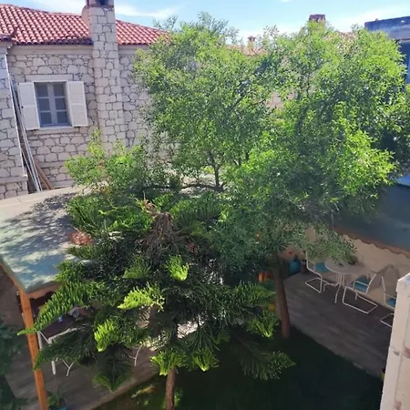 לינה וארוחת בוקר Noonbir Alacati